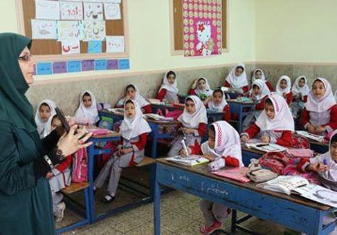 زاهدی هشدار داد:کمبود ۱۰۰ هزار معلم در آستانه سال تحصیلی جدید