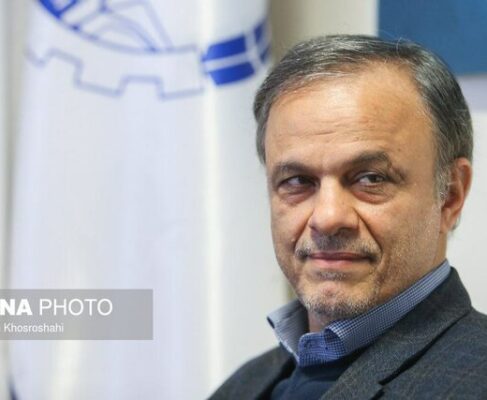 عملکرد “رزم‌حسینی” در استان‌های کرمان و خراسان رضوی مثال‌زدنی بوده/”رزم‌حسینی” مدیری جهادی است