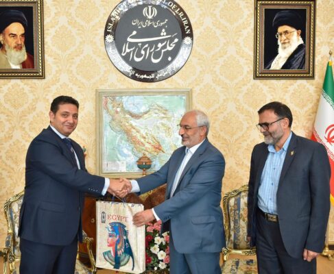 رییس گروه دوستی پارلمانی جمهوری اسلامی ایران و مصر بر نقش همکاری های مشترک دو کشور بزرگ و تاثیرگذار ایران و مصر در تقویت صلح و ثبات در منطقه تاکید کرد.