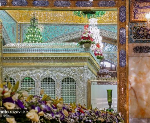 أَلسَّلٰامُ عَلَیکَ یٰا عَلی اِبنِ موسَی أَلرّضٰآ أَلمُرتَضٰی