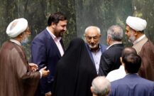 محمدمهدی زاهدی نماینده مردم کرمان و راور نسبت به گرانی و تورم و همچنین فساد در برخی شرکتهای بزرگ صنعتی-معدنی به دولتمردان تذکر داد