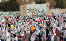 چهل‌و چهارمین فجر انقلاب؛ زنگ انقلاب در مدارس استان کرمان نواخته شد