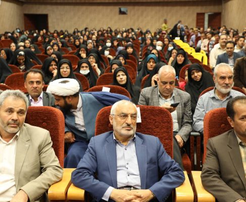معلمان، عشق به ایران و امید به آینده را در دانش آموزان تقویت کنند/ منویّات مقام معظم رهبری در کمیسیون آموزش و تحقیقات مجلس پیگیری می شود